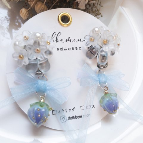 【再販予定】ブルーのいちご×リボンのピアス／アクセサリー