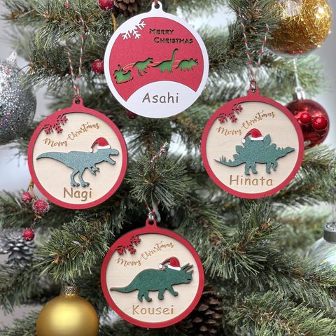 恐竜たちのクリスマス　クリスマスオーナメント　名入れ　トリケラトプス　ステゴサウルス　ティラノサウルス