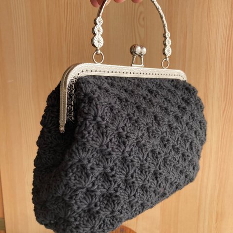 松編み模様が美しい黒のがまぐちバッグ　送料込み