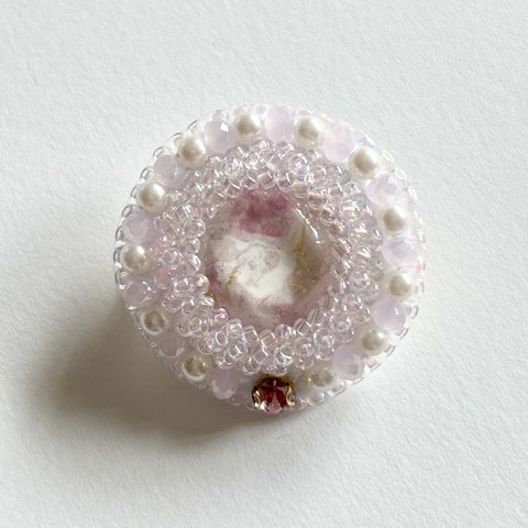 【ブローチ】ビーズ刺繍 水彩アート ピンク