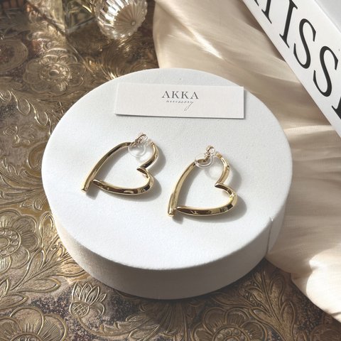 Heart hoop earrings ハートフープイヤリング　樹脂イヤリング　樹脂ピアス　金属アレルギー対応　シンプル　大ぶり　ノンホールピアス　花のアクセサリー　大人可愛い　ウエディング　お呼ばれ