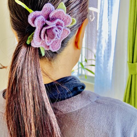 送料無料❣️ 立体刺繍の髪留め　薔薇