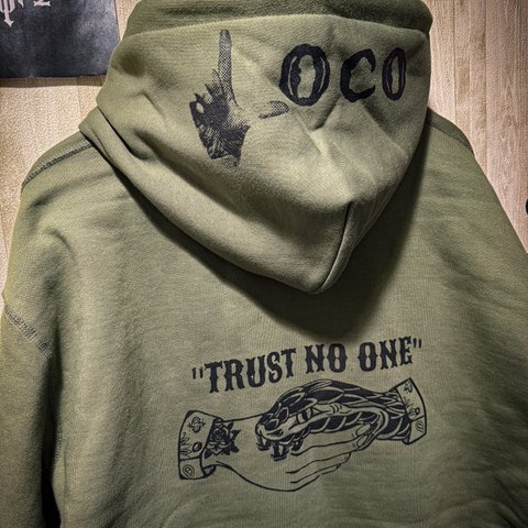 trust no one&angle logo foodie