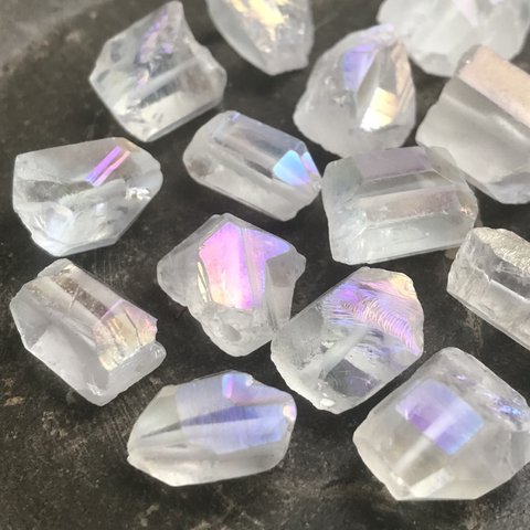 4個 ラフロック クリスタル 水晶 原石 大粒 タンブル ラフカット 穴あり ABコーティング 天然石 素材 パーツ ハンドメイド 粒売り オーロラ ホワイト 再販