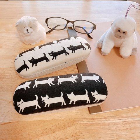 【再販】黒と白の猫メガネケース/小物入れ/ペンケース