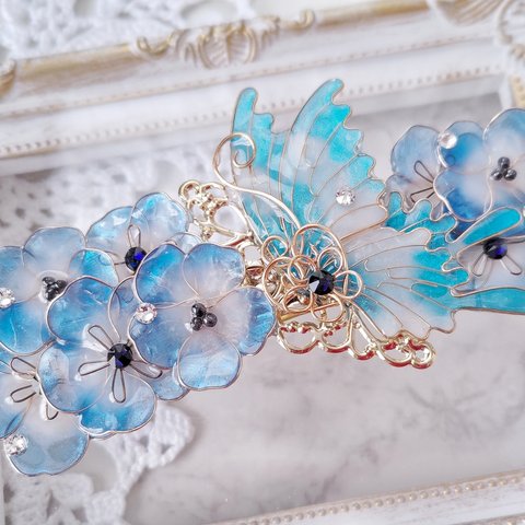 ネモフィラと青空の蝶のバレッタ（hair ornaments of  butterfly〜nemophila blue〜）