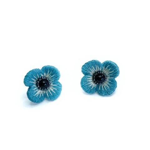 【ANEMONE】アネモネ刺繍ピアス（ブルー） サージカルステンレス