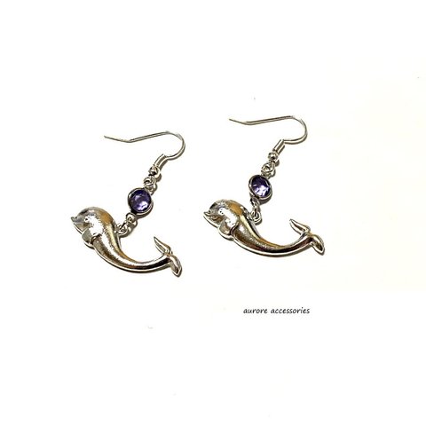 whale present pierced earrings　クジラ　上品　シルバー　パープル　紫　シンプル　揺れる　マリン　　