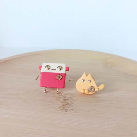 ピンバッジロボchiとネコchiセット　ロボット