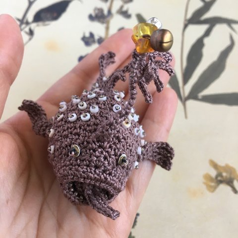 深海の子 brooch