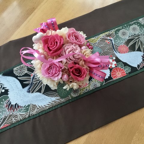 鶴和柄テーブルセンター、お正月飾り、ホームステイお土産、渋い和風テーブルランナー、Japanese crane table runner, 茶色、銀、赤、緑、紅白