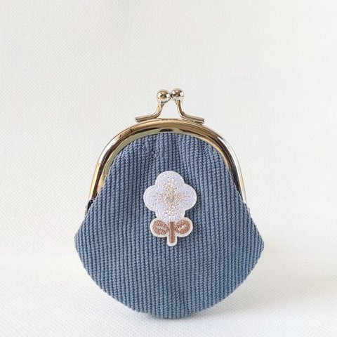 お花の刺繍のミニミニがま口ポーチ