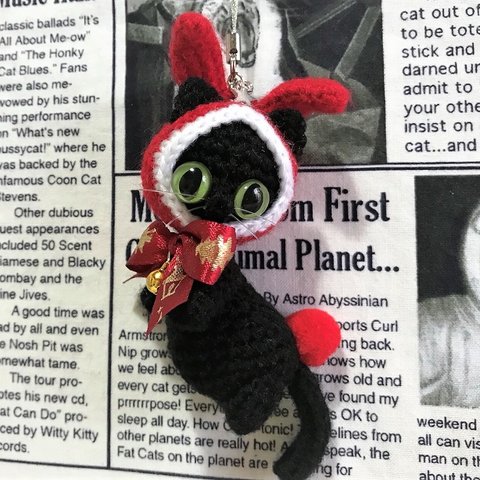 クリスマス☆うさぎのフードの黒猫*あみぐるみ♡キーホルダー・ストラップ・ボールチェーン