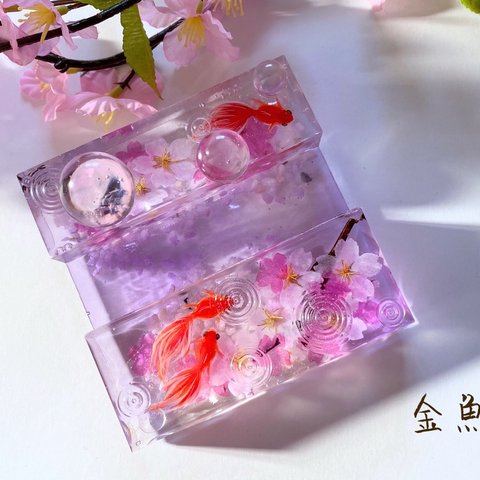 【紫】金魚が泳ぐ水のスマホスタンド～桜