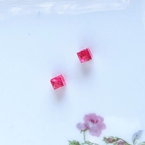 小さなピンク螺鈿のキューブピアスイヤリング Small Blue Mother-of-pearl  Cube pierced earrings【1887】　#秋　ピアス　#秋色　