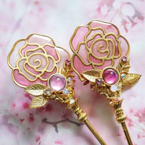 【宝石の薔薇のロリポップ（桜色）】薔薇のキャンディをモチーフにした魔法の杖のようなかんざし
