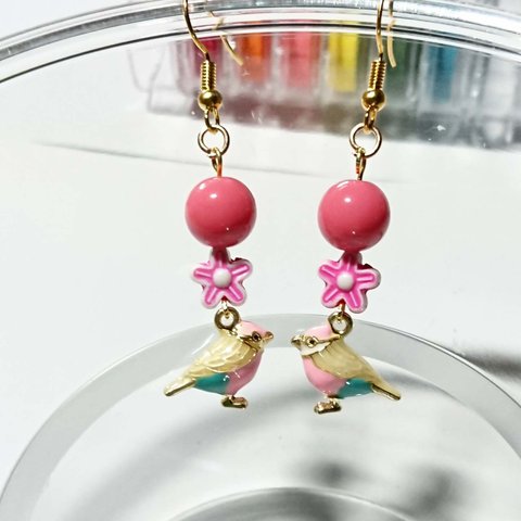 ぷっくり小鳥とお花のピアス ホワイトベージュ×ピンク×ブルーグリーン  (イヤリングに変更可)