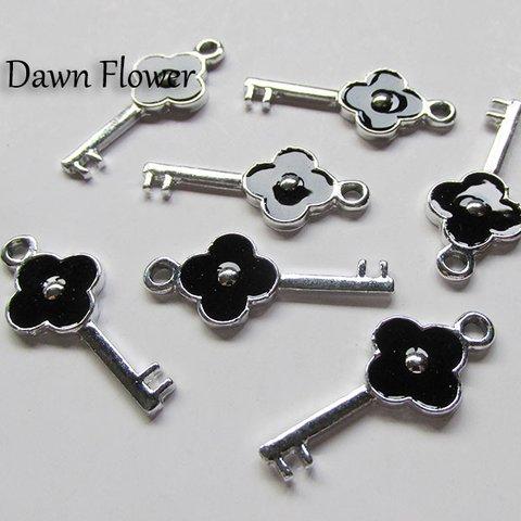 【D-0408】10pcs　クローバーの鍵　20×12mm　ブラック　チャーム