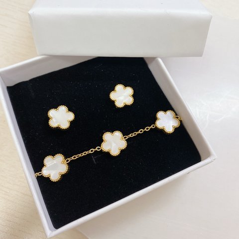 Flowers pierce & bracelet 