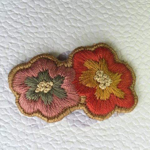 お花の刺繍　パッチン留め