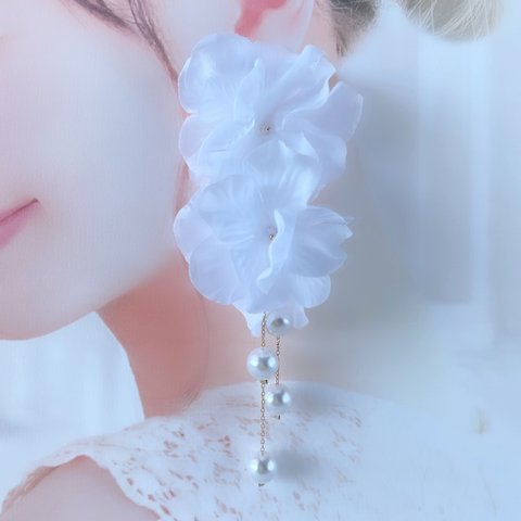 紫陽花　ウエディング　フラワーピアス　ウエディングイヤリング　ブライダルアクセサリー　ブライダルピアス　造花　アーティフィシャルフラワー　紫陽花ピアス　ブライダル大ぶり　ホワイト　１