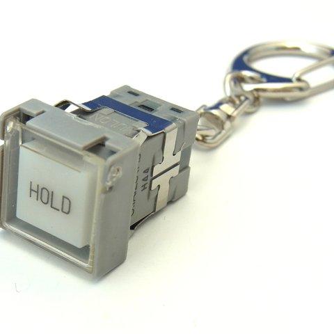 ぽちぽち押せる「HOLD」ボタンキーホルダー