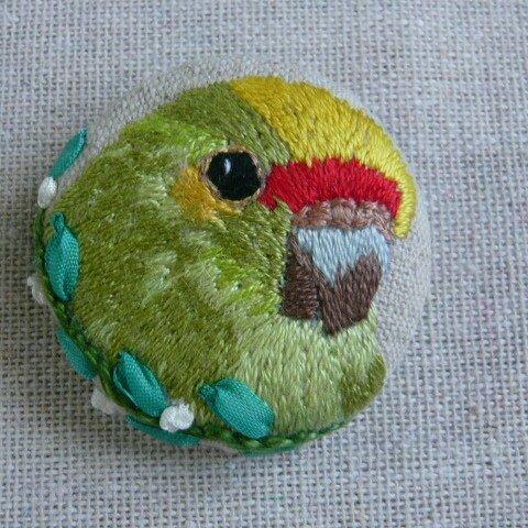 刺繍　キガシラアオハシインコ　ブローチ　鳥