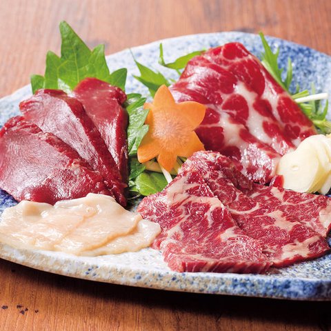 ！送料無料！熊本馬刺しセット＆馬肉ユッケ〈馬刺しのタレ付〉