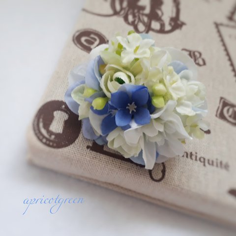 <再販5>ブルー×白の小花のコサージュ