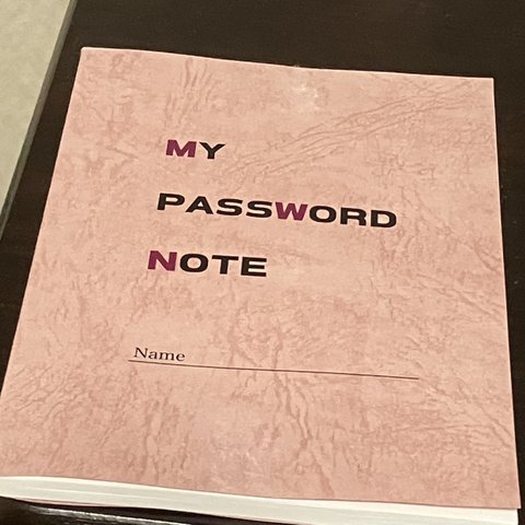 【たっぷり書けて見やすい】パスワードノート100ページあります　さらにパスワードの変更履歴が書ける