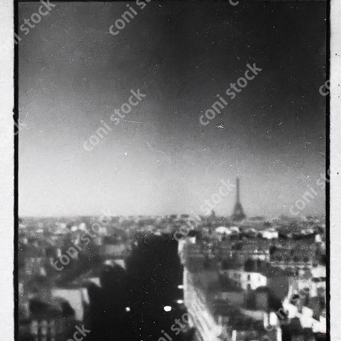 パリの街並みを見下ろした景色のイメージ、レトロ、モノクロ、アート、古びた写真　conistock_46009_01