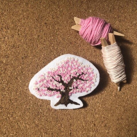 桜のブローチ