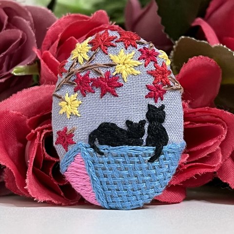 刺繍ブローチ　手刺繍　ヘアゴム　プレゼント　猫ブローチ　ハンドメイド　母の日