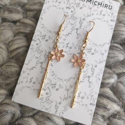 フルートとお花のピアス（イヤリング変更可）