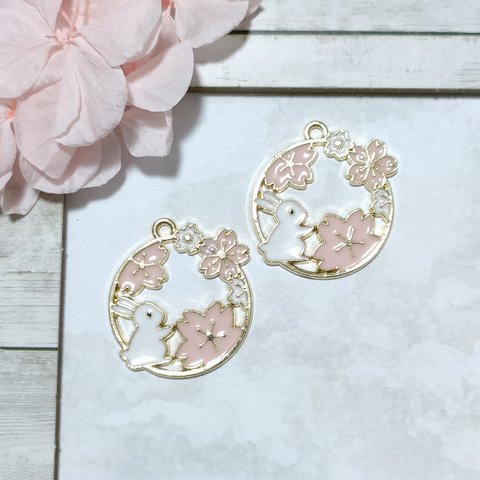 2個 ウサギチャーム 27×25mm ゴールド チャーム うさぎ 桜 動物 カン付き 空想 アクセサリーパーツ 【T173】