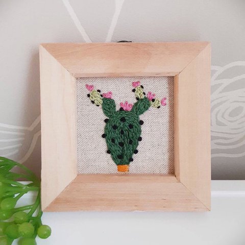 刺繍フレーム🌵サボテンの実 花 壁飾り インテリア雑貨