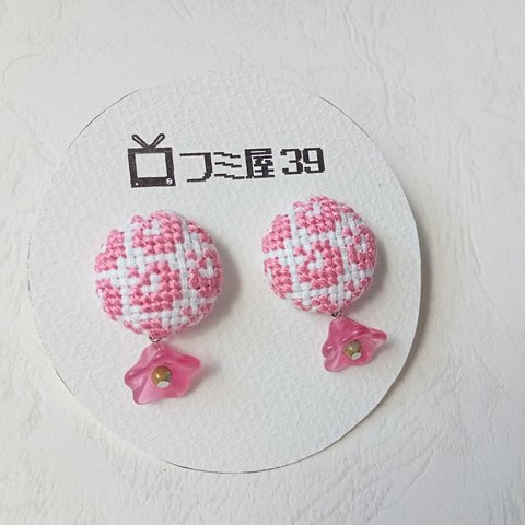 刺繍とチェコビーズのピアス