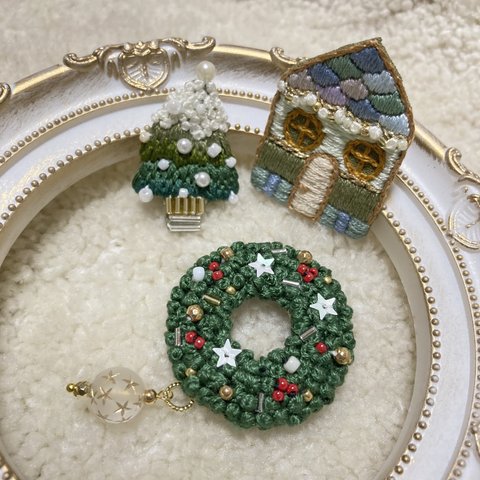 手刺繍クリスマスブローチ