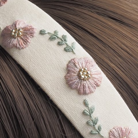 【痛くなりにくい】手刺繍花のカチューシャ ローズガーデン