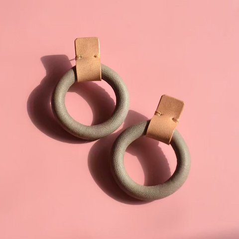 Donuts【レザーピアス /イヤリング 】〝gray〟