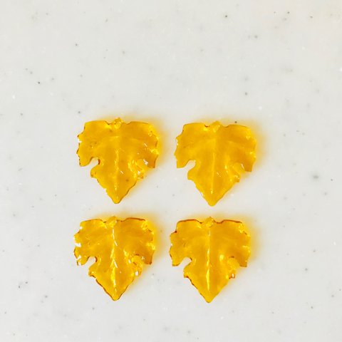 Vintage Topaz Maple Leaf Pendant Tops 《N160》