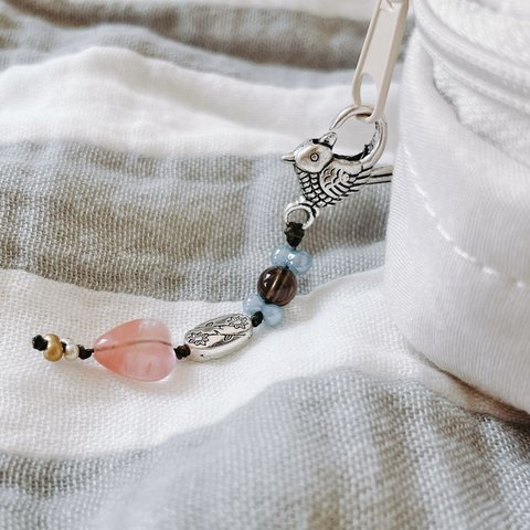 swinging little bird bag charm / stone 選べる天然石お守りバッグチャーム