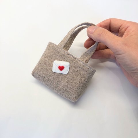 【送料込み】小さなお手紙のフェルト刺繍　ミニチュアトートバッグ　小物入れ　おままごと