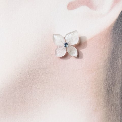 紫陽花　ホワイト（ピアス）