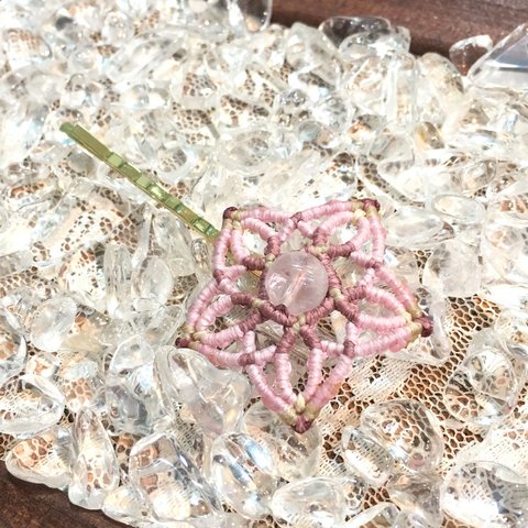 天然石のマクラメ編みヘアピン/桔梗（ピンク系×ローズクォーツ）