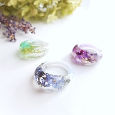 〜忘れな草のV字ドロップリング〜　花　ドライフラワー　指輪　クリア　レジン　アンティーク　ガラス　ぷっくり　かわいい　春夏秋冬　雫　水色　青　ブルー　白　ホワイト　ナチュラル　シンプル　綺麗　薔薇　丸