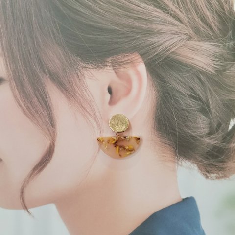 アクリルチャームピアス