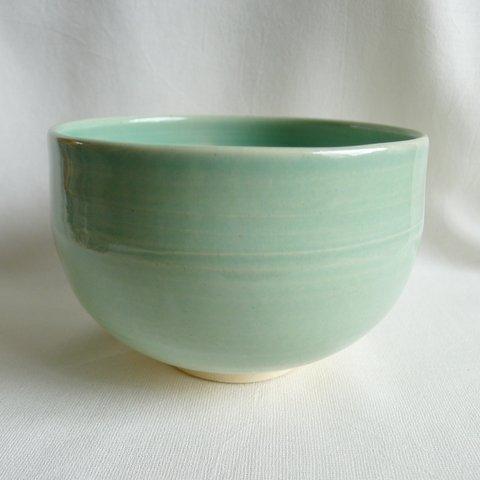 淡い青緑釉薬の抹茶茶碗