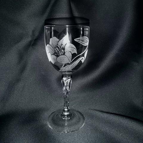 グラスリッツェン　ワイングラス2個セット　百合の彫刻