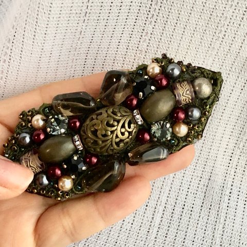 ビーズブローチ《　Broche de style antique  》KANASUKE No.200201